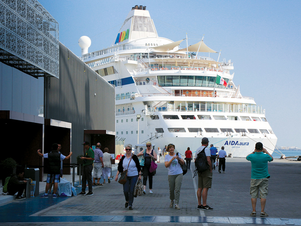  Set sail: unforgettable cruise experiences await you in Abu Dhabi